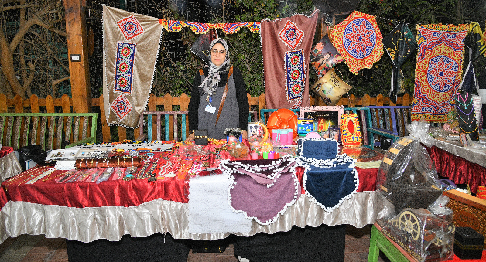 محافظ الغربية يفتتح معرض المنتجات اليدوية (2)