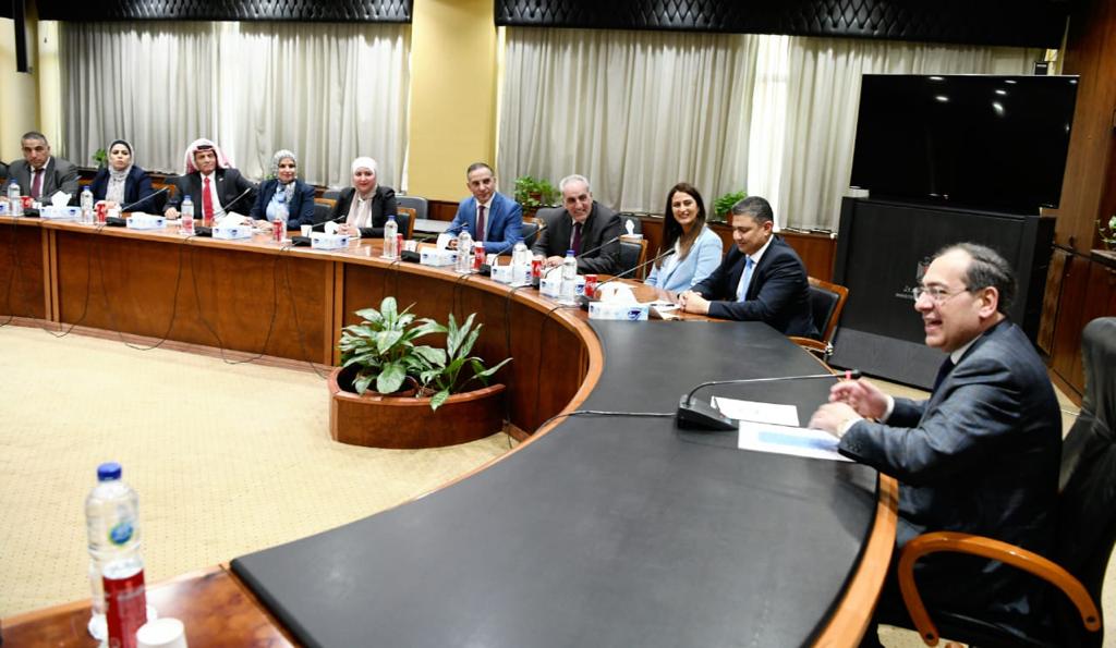 اجتماع وزير البترول ووفد من البرلمان الأردني