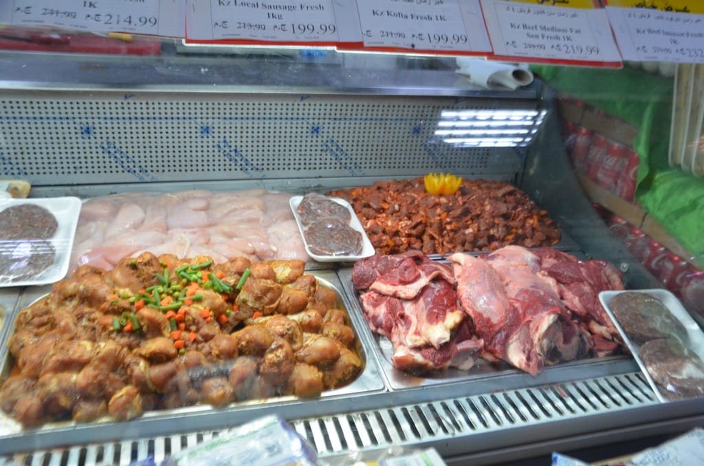 جانب من توفير اللحوم والمجمدات قبل شهر رمضان