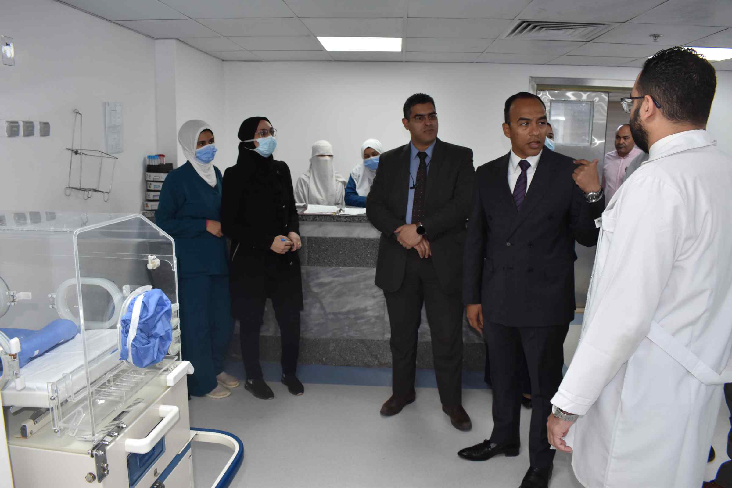 نائب محافظ المنيا يتابع انتظام الخدمة الصحية  (6)