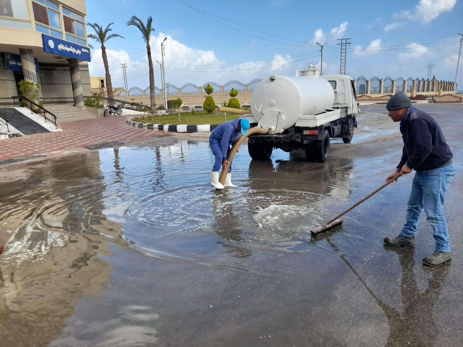 رفع مياه الامطار التي هدها مصيف بلطيم