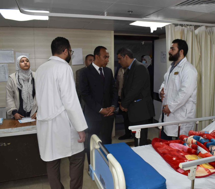 نائب محافظ المنيا يتابع انتظام الخدمة الصحية  (1)