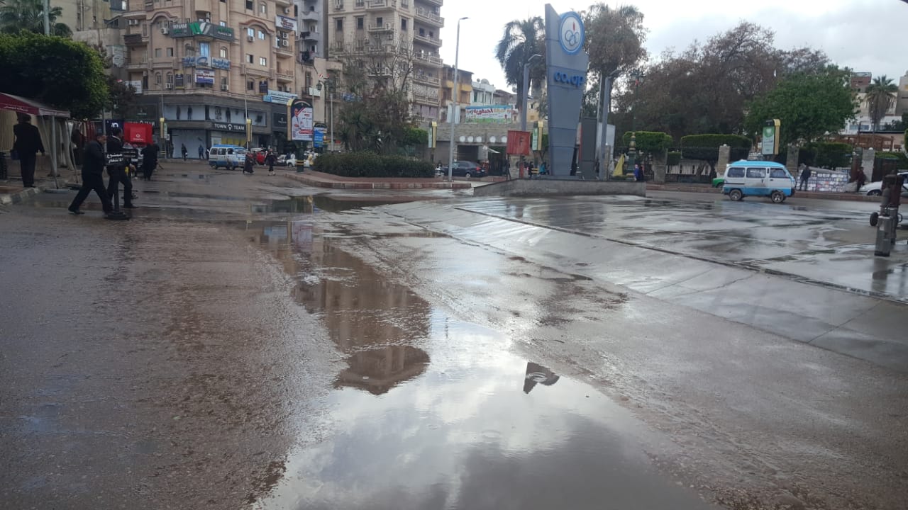 سقوط  أمطار في البحيرة