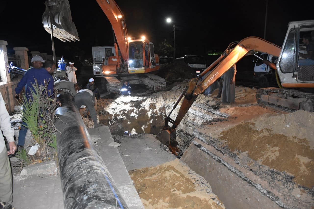 إنتهاء أعمال ربط خط صرف صحى الكرنك إنتهاء أعمال ربط خط صرف صحى الكرنك