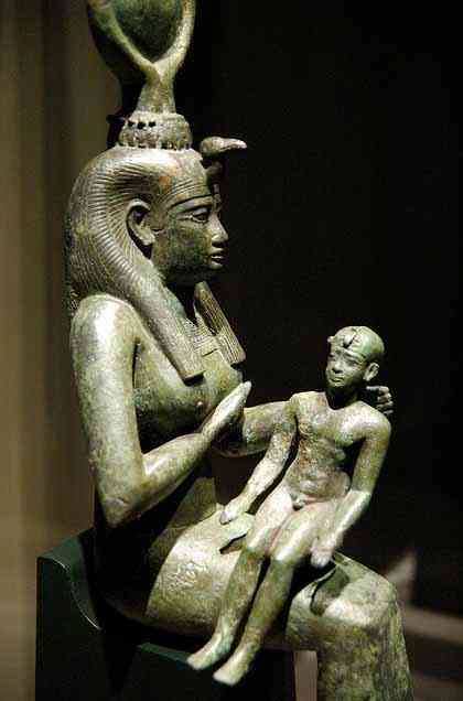 تمثال المعبودة ايزيس (2)