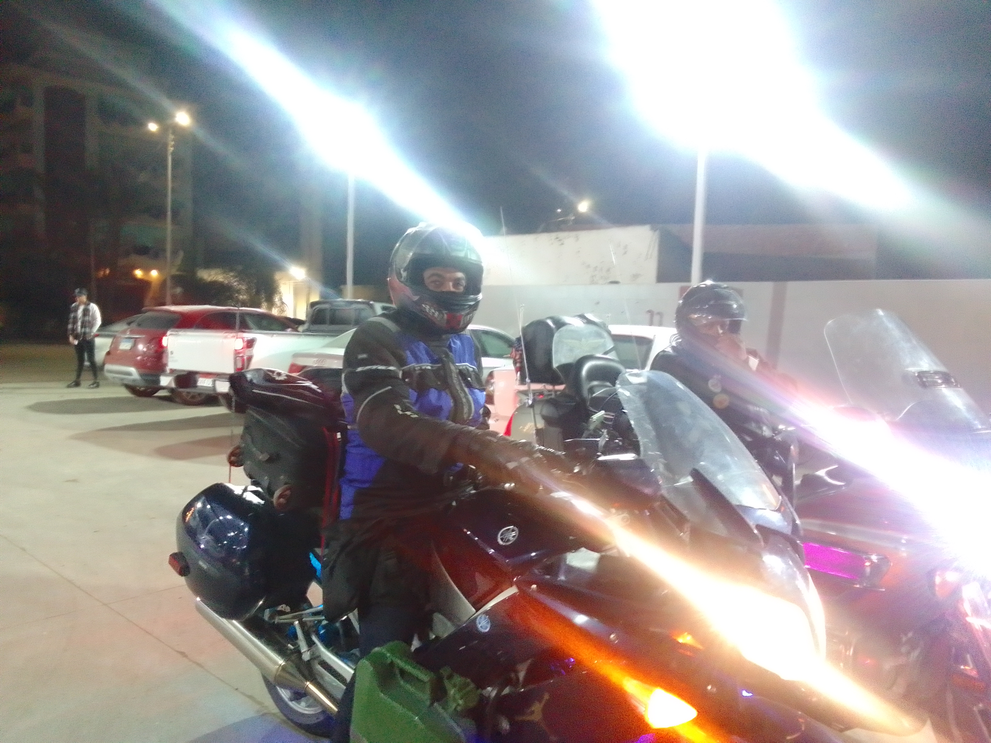 هيثم وأحمد عائدون من العمرة على دراجة بخارية (4)