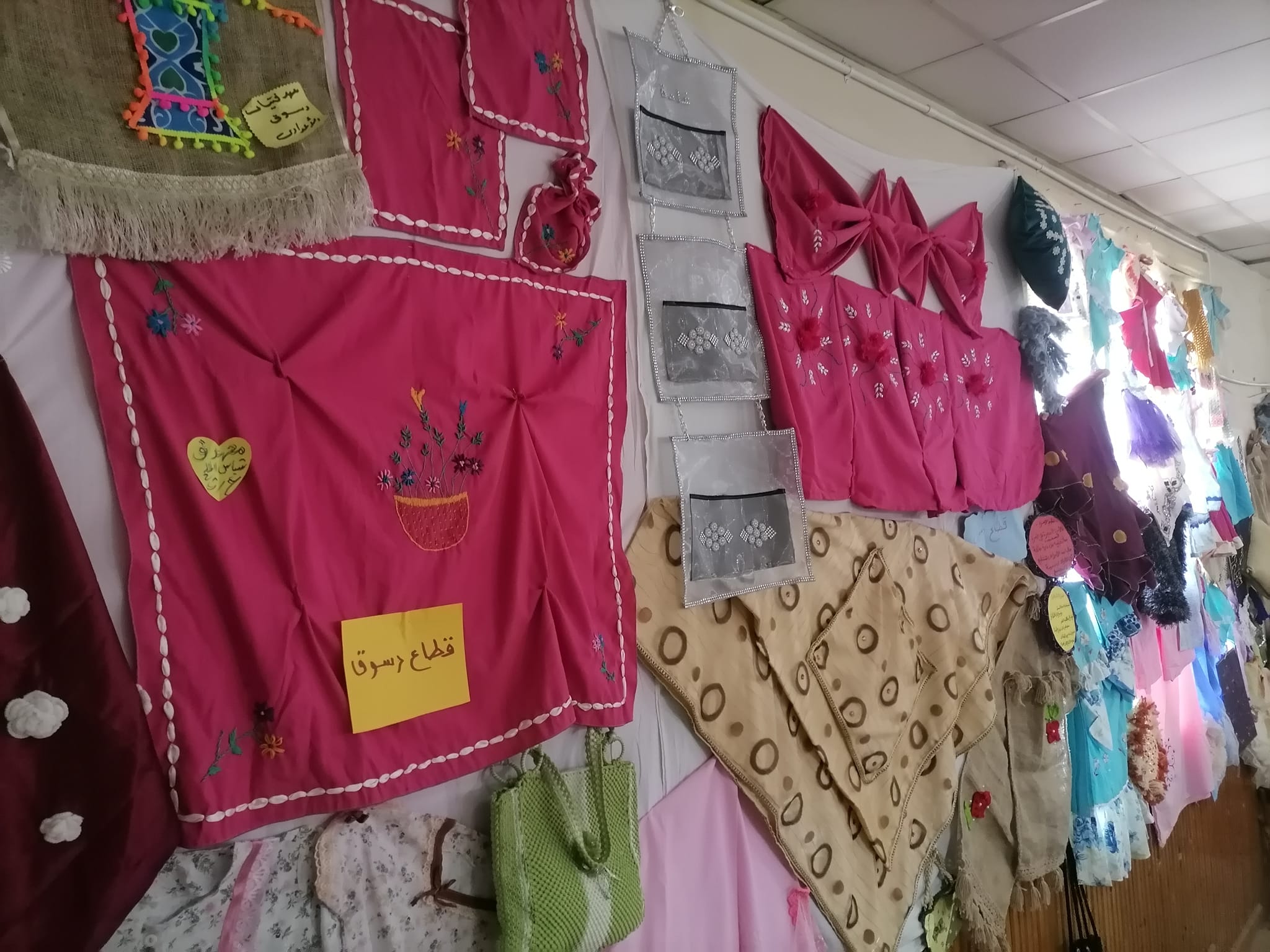 جانب من محتويات المعرض جانب من محتويات المعرض