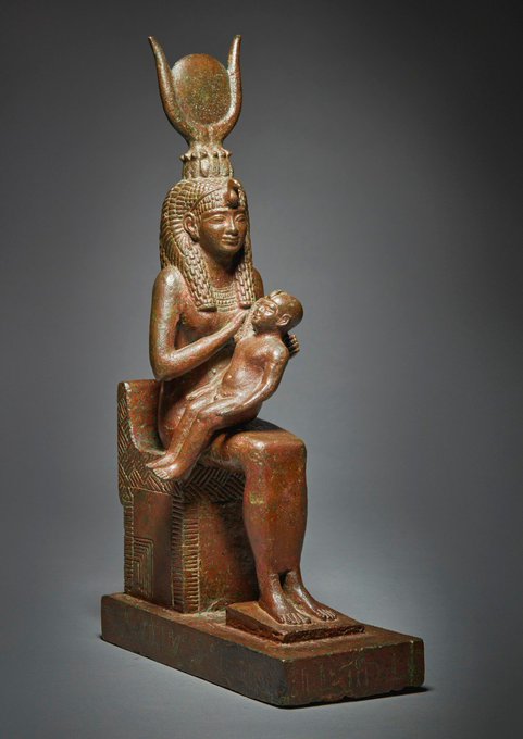 تمثال المعبودة ايزيس (2)