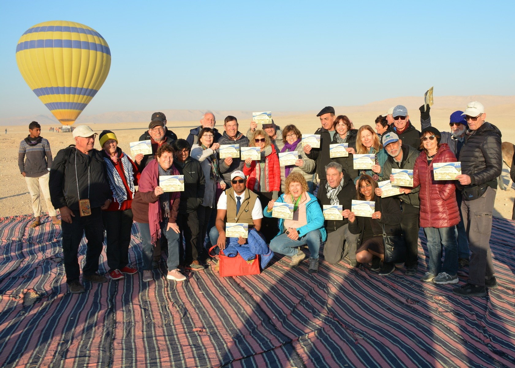 جانب من هبوط رحلات البالون الطائر فى الأقصر جانب من هبوط رحلات البالون الطائر فى الأقصر