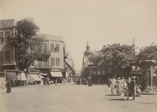 صورة-من-مدخل-الموسكى-بالقاهرة-حوالى-العام-1890م