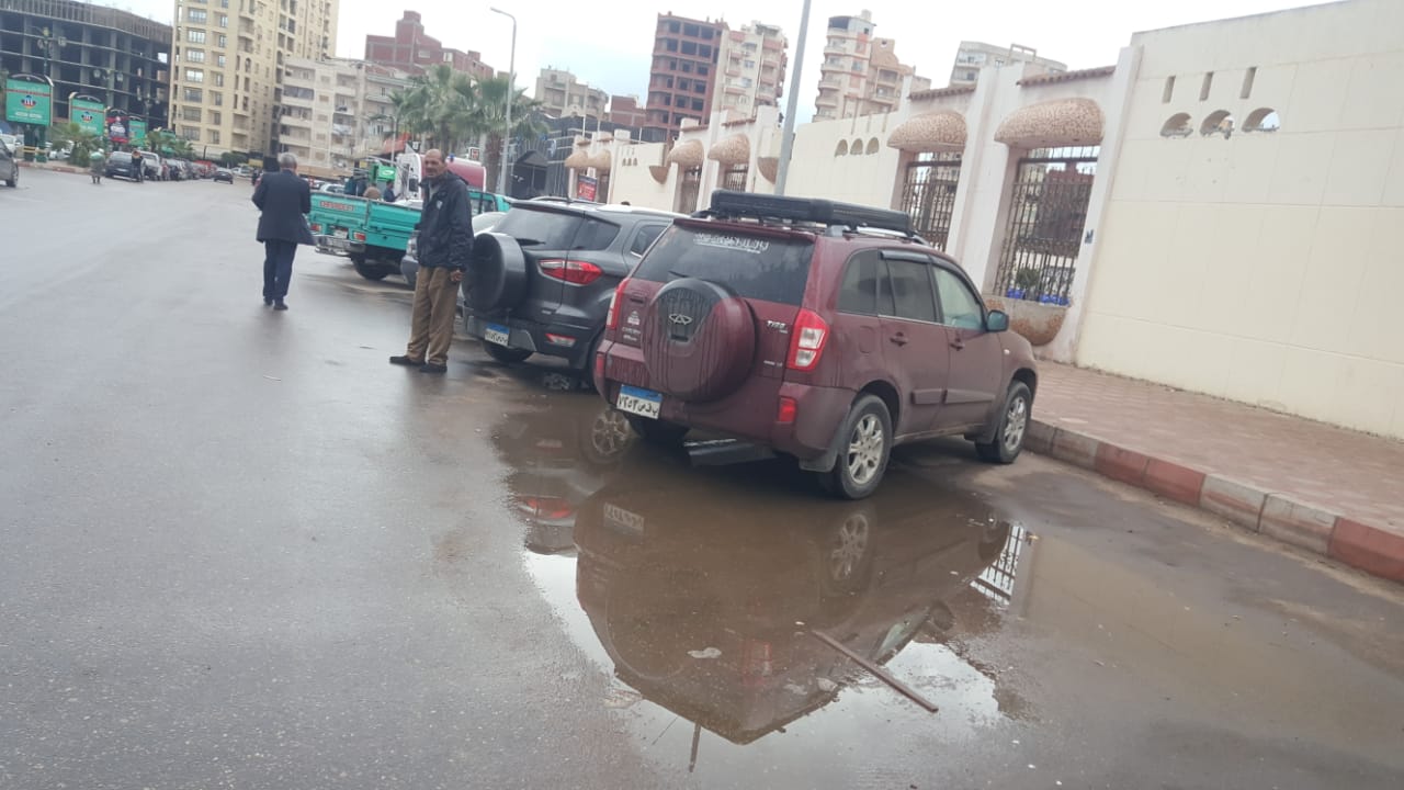 سقوط أمطار في البحيرة