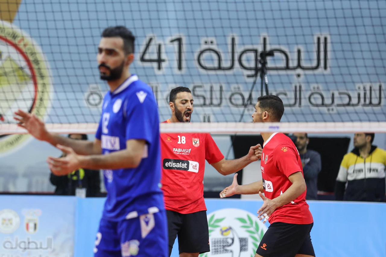 فريق رجال الكرة الطائرة بالنادى الأهلى (1)