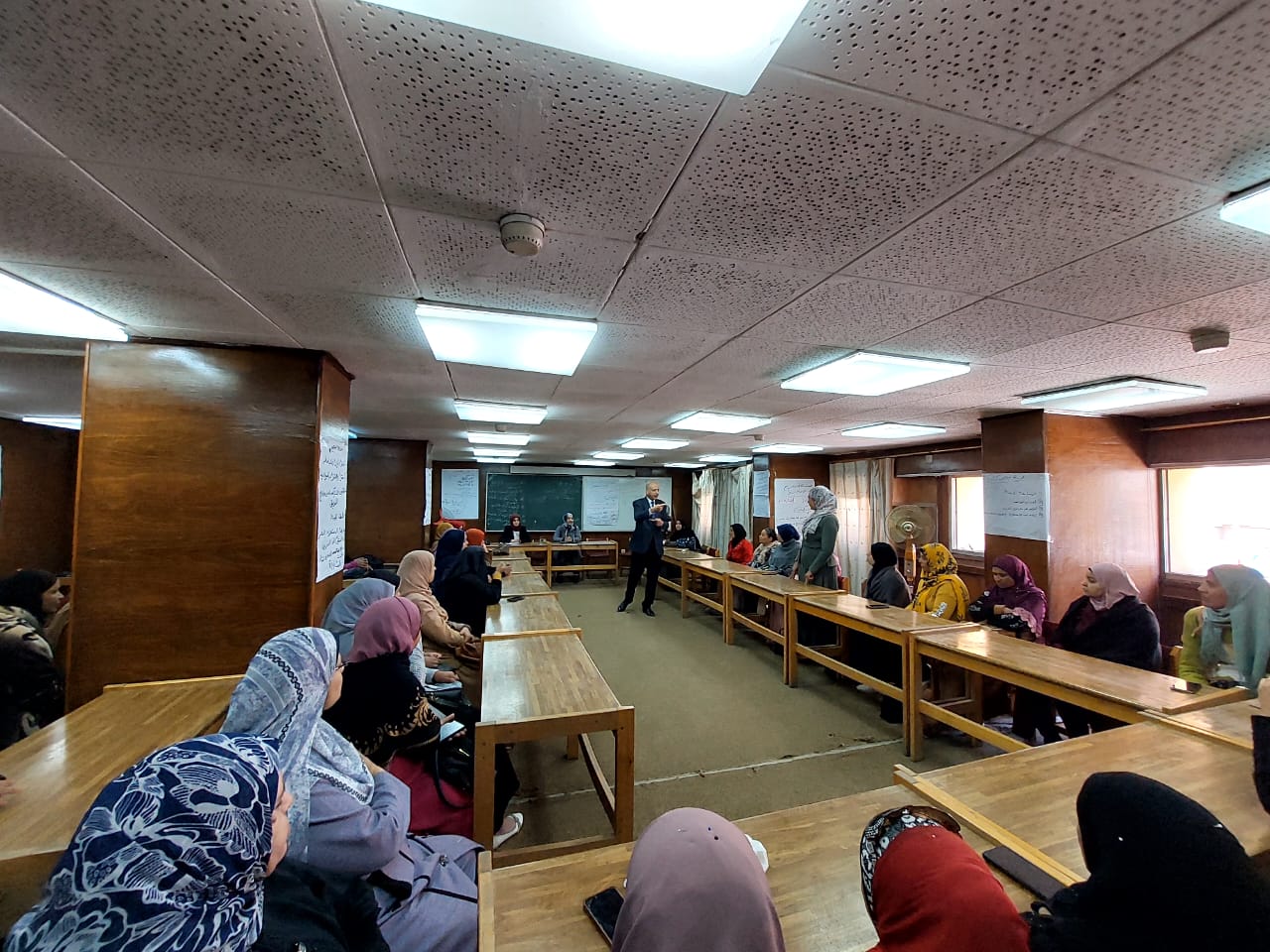 ندوة توعوية للتعرف على جهود القضاء على الامية فى سوهاج (2)