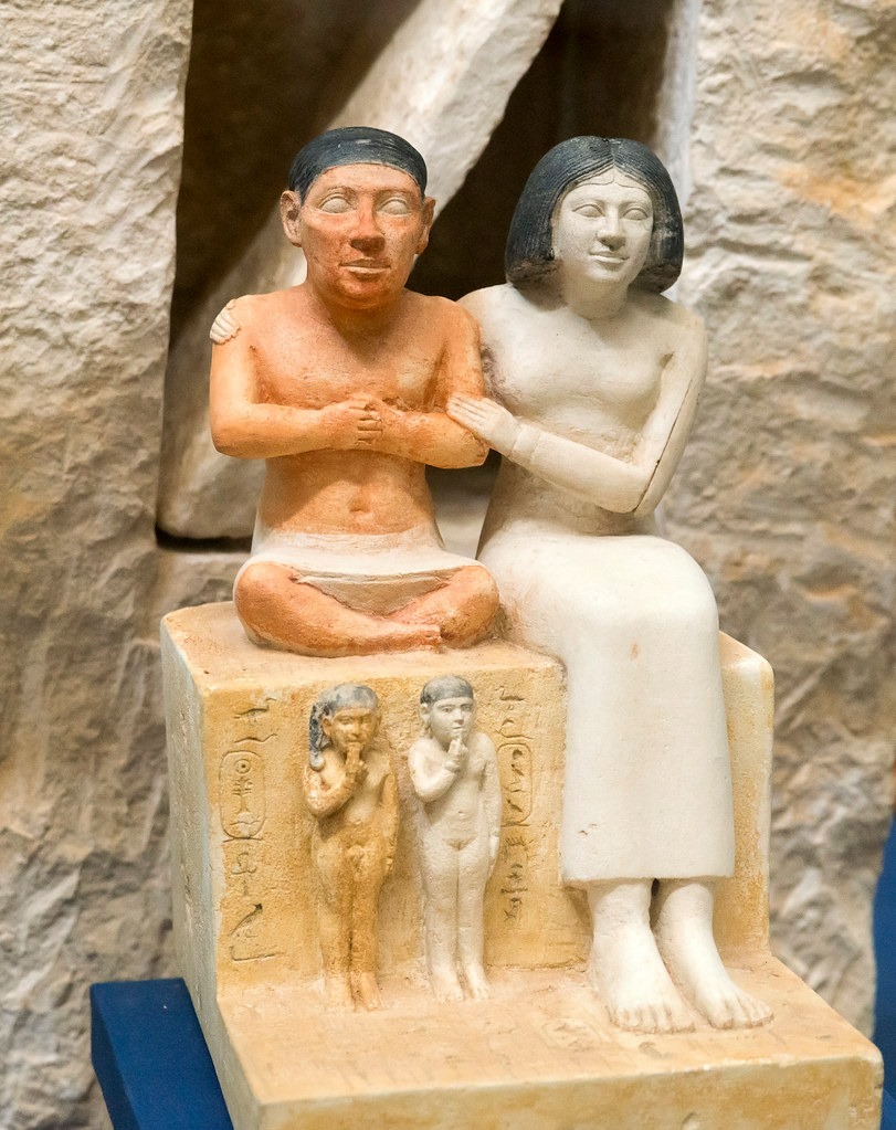 تمثال سنب وزوجته فى متحف التحرير