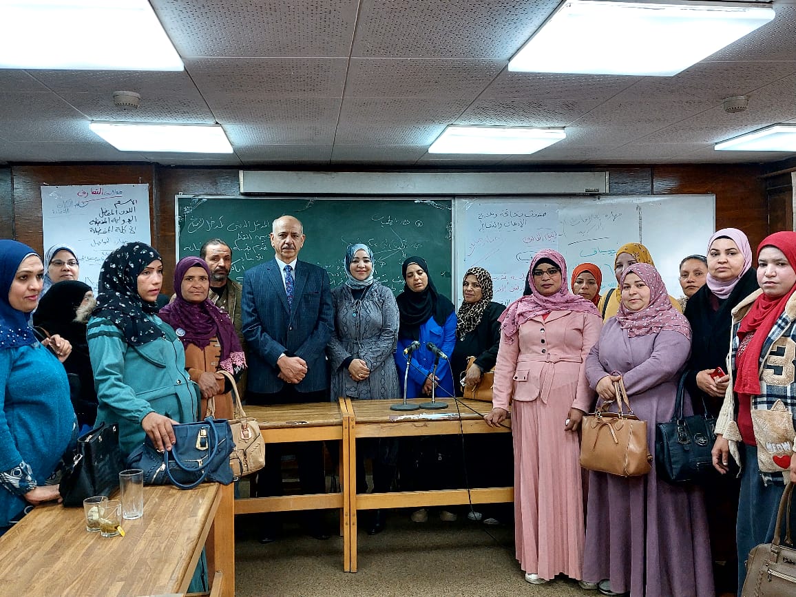 ندوة توعوية للتعرف على جهود القضاء على الامية فى سوهاج (3)