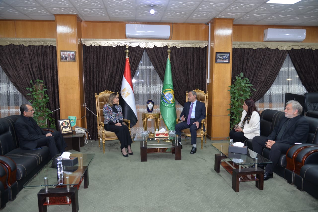 محافظ الإسماعيلية يستقبل وزيرة الثقافة (2)