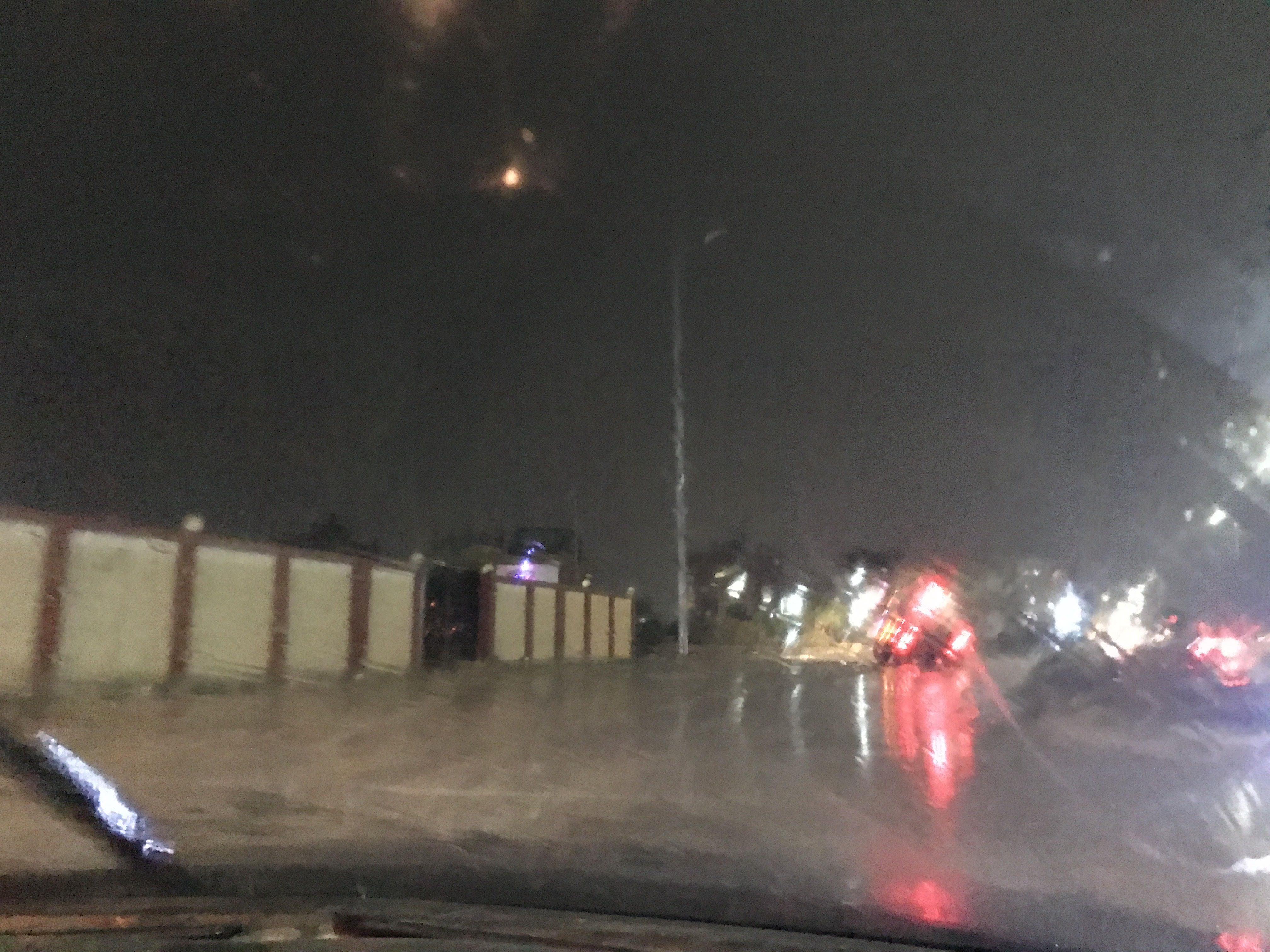 سقوط أمطار خفيفة بشكل متقطع (3)