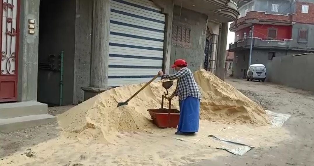 السيده اثناء عملها السيده اثناء عملها