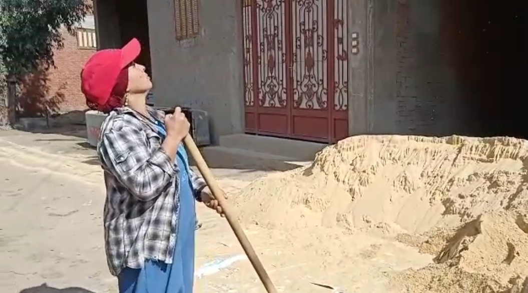 السيده اثناء العمل السيده اثناء العمل