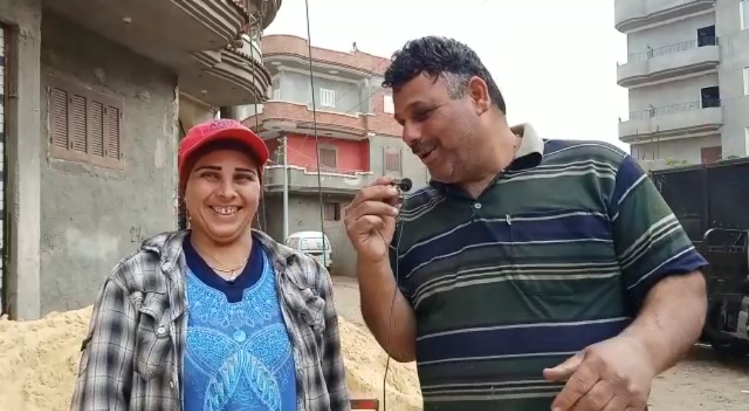 القناعه والسعادة علي وجه الزوجين القناعه والسعادة علي وجه الزوجين