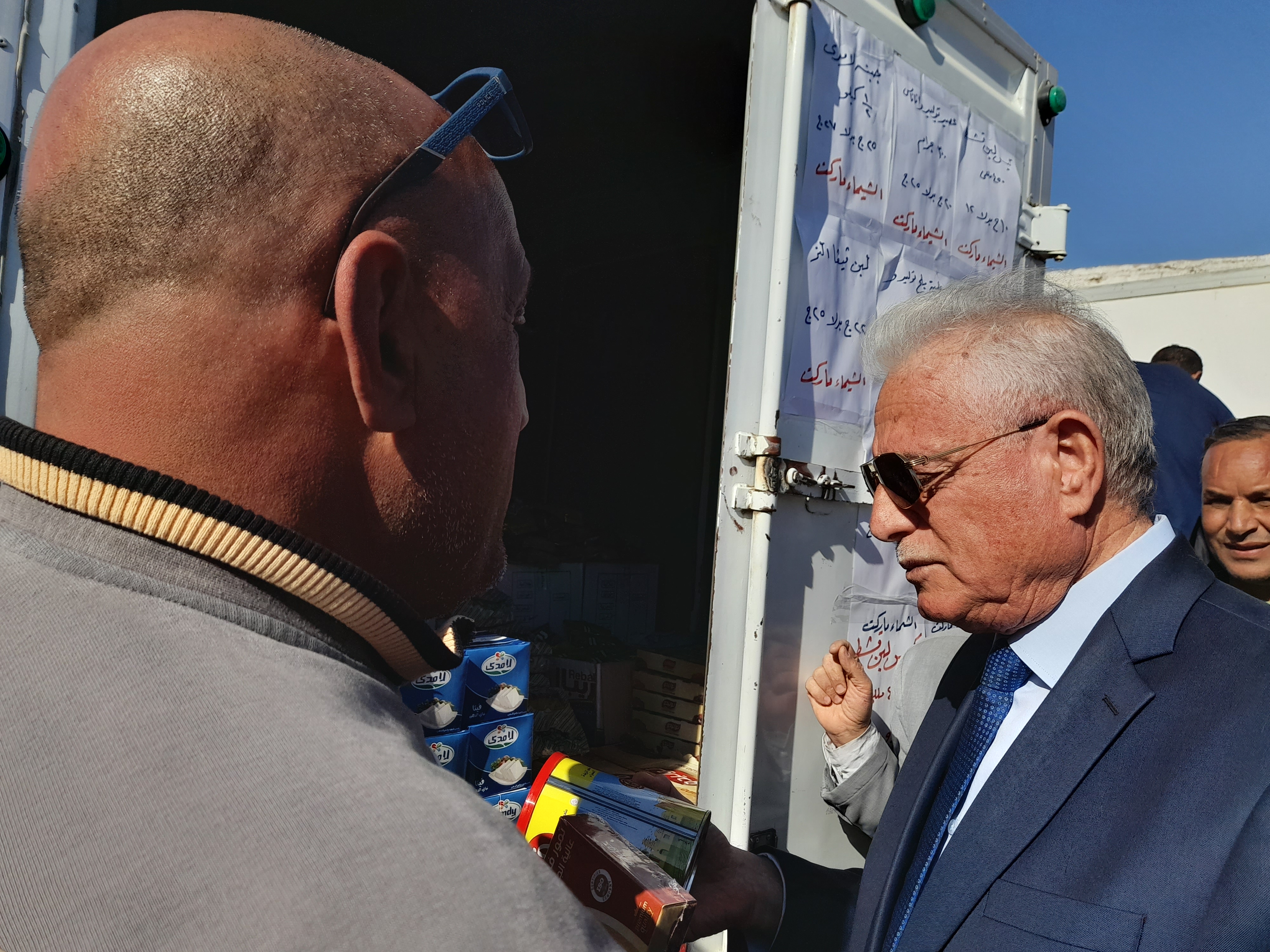 محافظ جنوب سيناء أثناء افتتاح معرض أهلا رمضان (5)