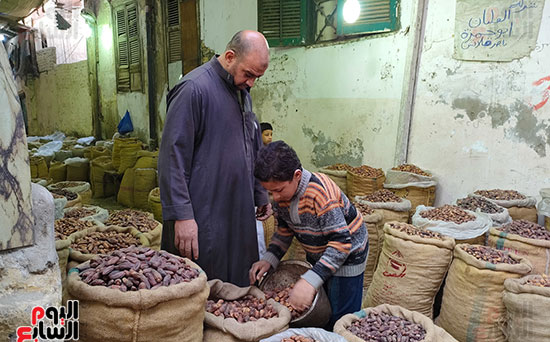 سوق البلح فى منطقة الساحل بشبرا