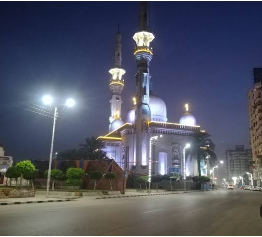 مسجد النصر ليلا