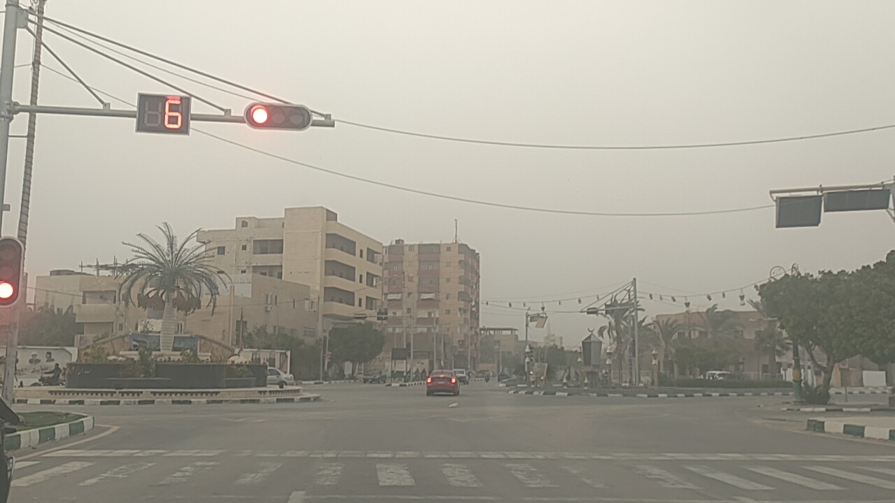 عواصف ترابية تضرب محافظة الوادي الجديد (1)