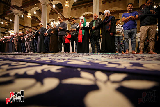 الصلاة من مسجد الحسين