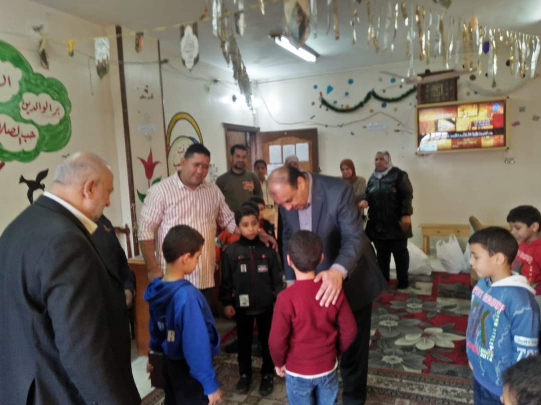 رئيس مركز اجا بالدقهلية يزور الأطفال الإيواء (5)