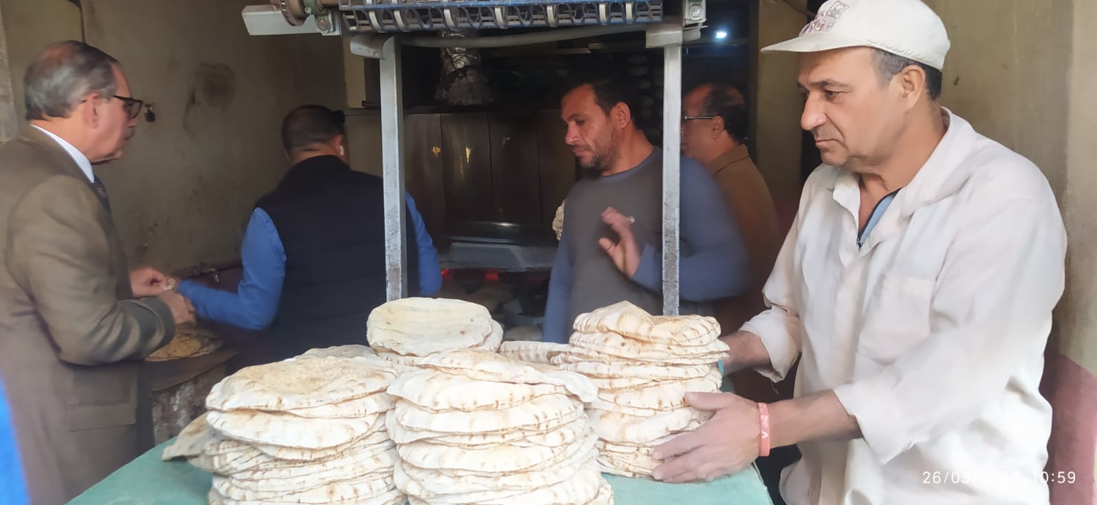 محافظ كفر الشيخ يتابع جودة الخبز