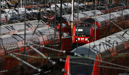 توقف-القطارات-خلال-اضراب-النقل-العام-بالمانيا--(4)