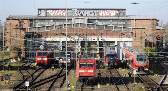 توقف-القطارات-خلال-اضراب-النقل-العام-بالمانيا--(8)