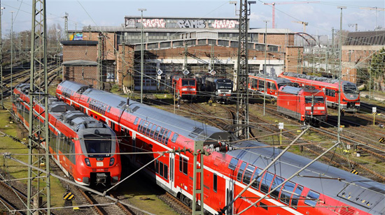 توقف-القطارات-خلال-اضراب-النقل-العام-بالمانيا--(3)