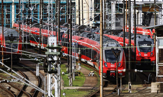 توقف-القطارات-خلال-اضراب-النقل-العام-بالمانيا--(6)