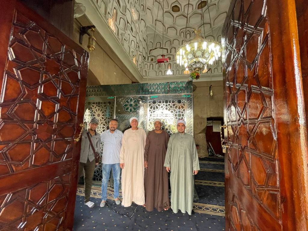 إمام ومسئولى مسجد العارف بالله أبو الحجاج الأقصرى