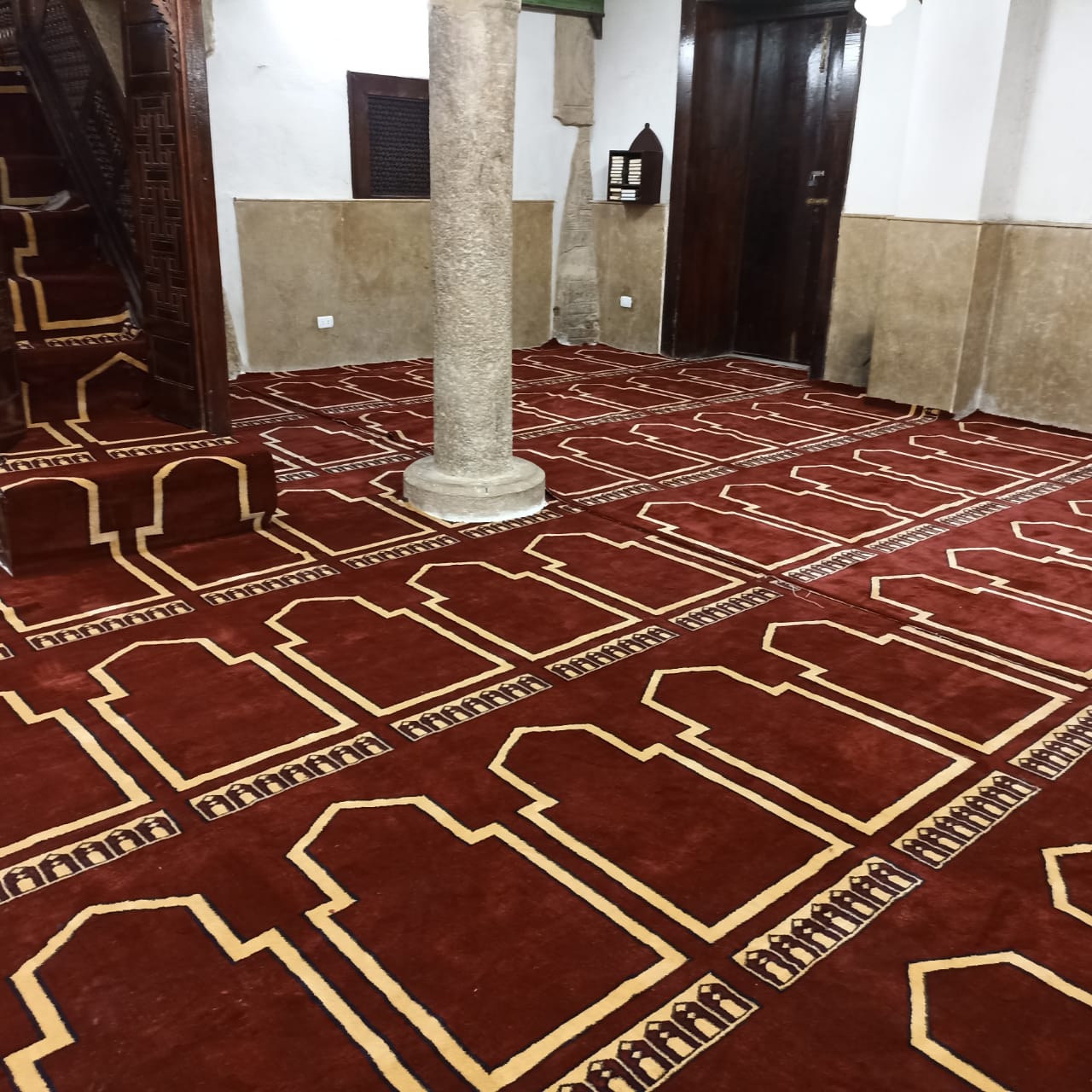 فرش مسجد أبي الحجاج الأقصرى بمدينة الأقصر بالسجاد الجديد