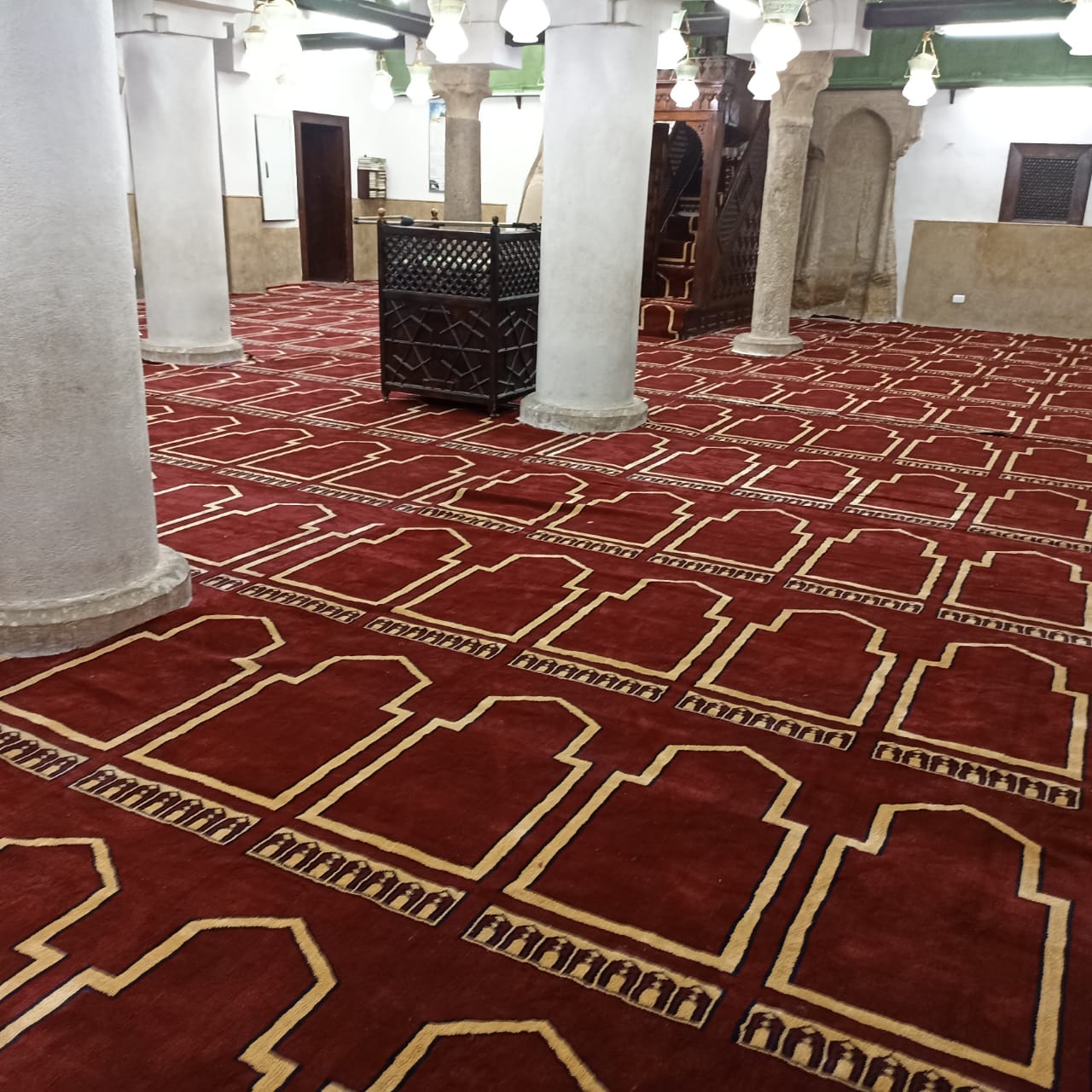 أعمال فرش مسجد أبي الحجاج الأقصرى بمدينة الأقصر
