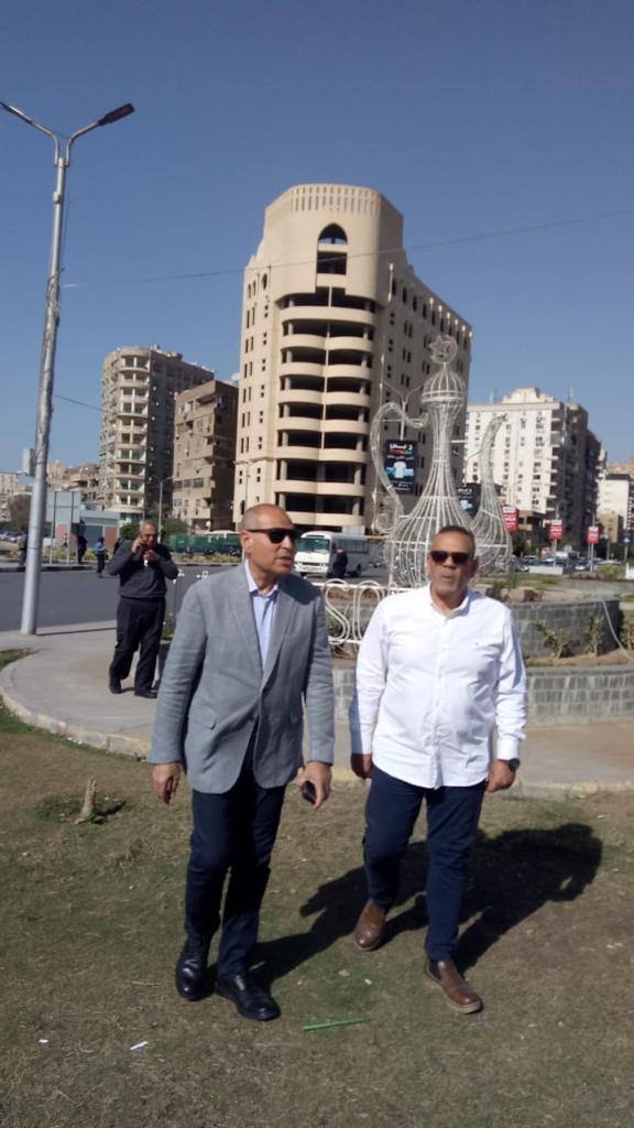 نائب محافظ القاهرة يتفقد تزيين ميدان هليوبوليس بالنزهة
