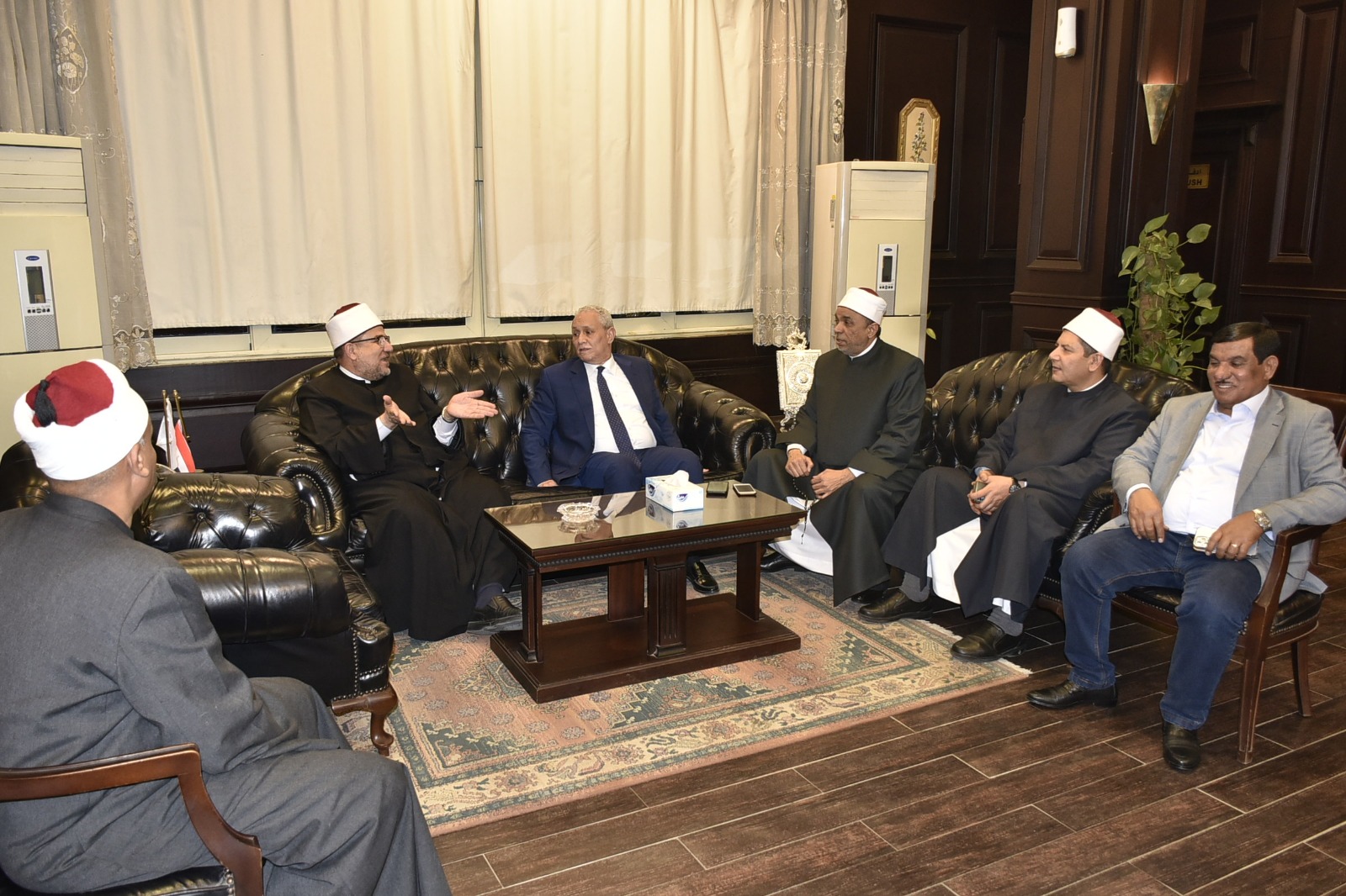 جانب من لقاء محافظ الأقصر مع وزير الأوقاف