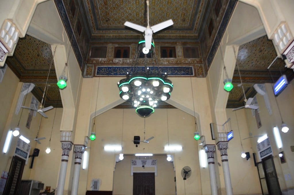 جانب من عمليات التطوير داخل المسجد