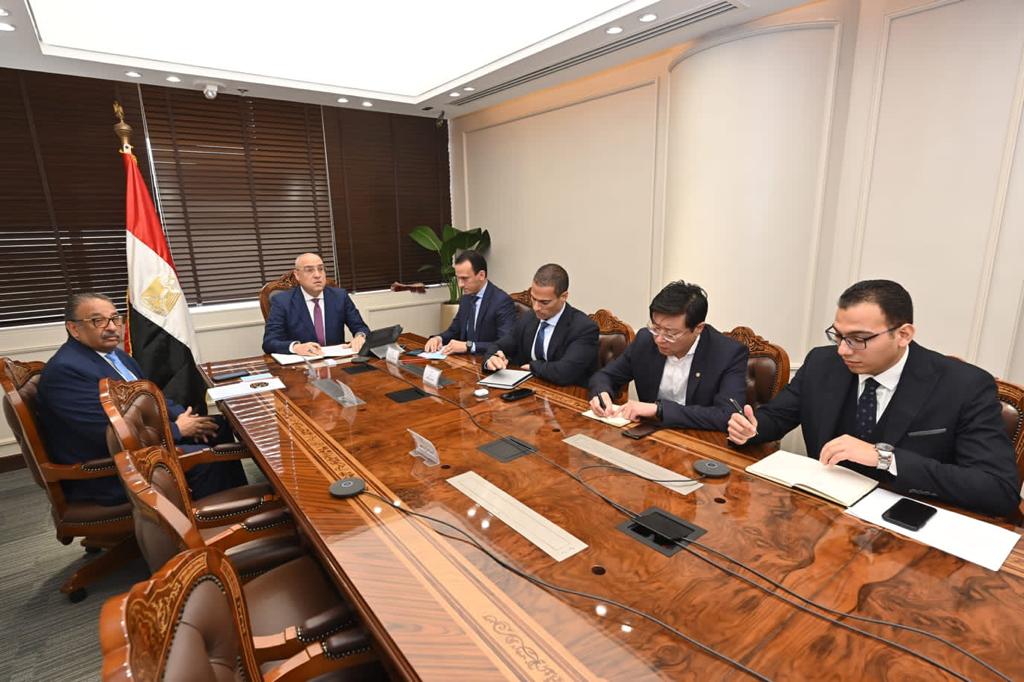 اجتماع وزير الإسكان مع الشركة الصينية المنفذة لمنطقة الأعمال المركزية بالعاصمة