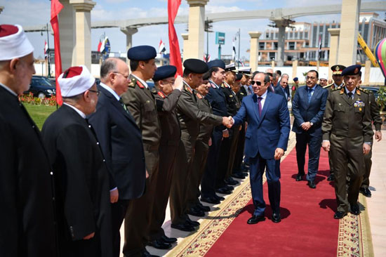 الرئيس السيسي يؤدى صلاة الجمعة بمسجد المشير طنطاوى (1)
