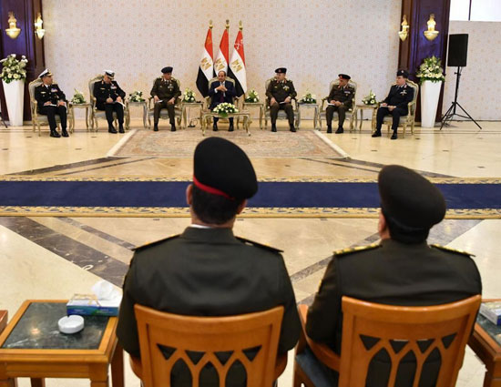 الرئيس السيسى يلتقى كبار قادة القوات المسلحة بمناسبة ذكرى نصر العاشر من رمضان (1)