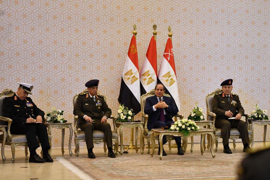 الرئيس السيسى يلتقى كبار قادة القوات المسلحة بمناسبة ذكرى نصر العاشر من رمضان (2)