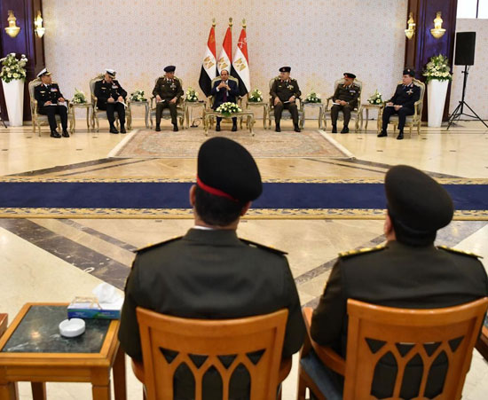الرئيس السيسى يلتقى كبار قادة القوات المسلحة بمناسبة ذكرى نصر العاشر من رمضان (4)