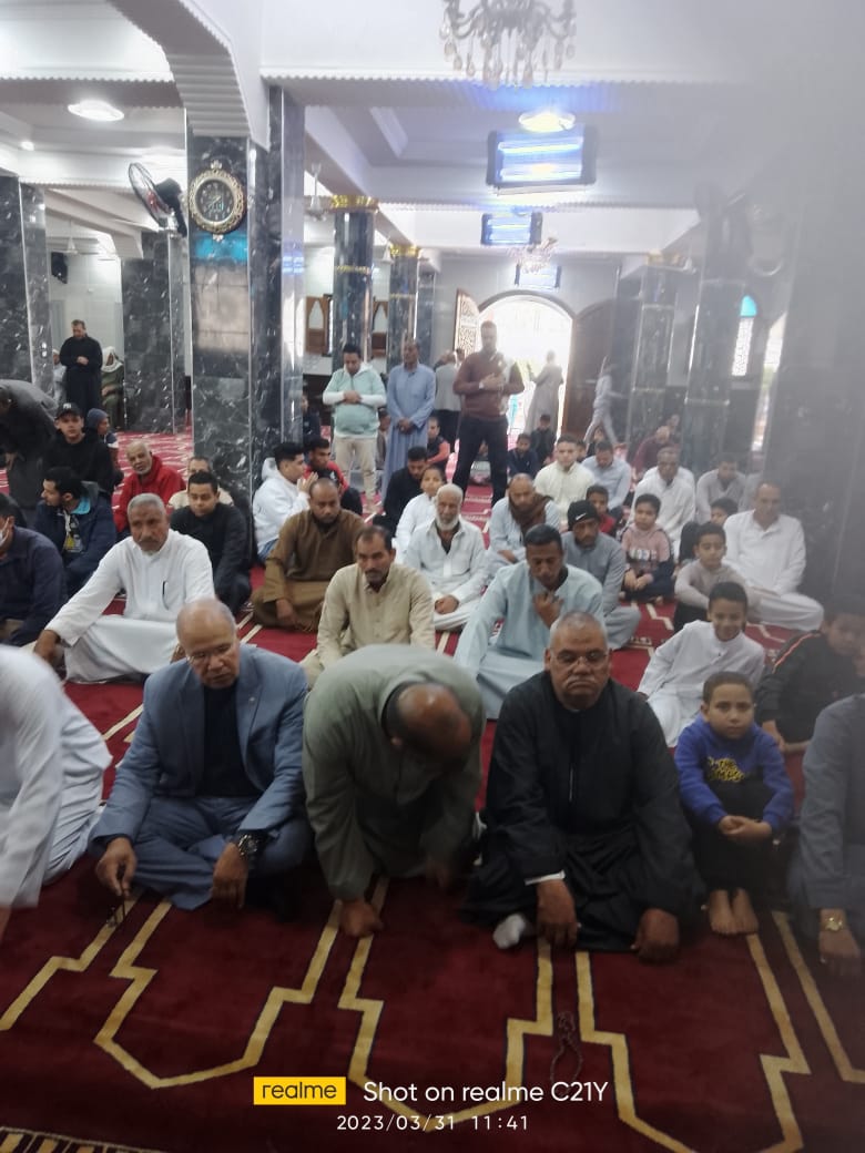 جانب من الحضور اثناء افتتاح مسجد التوبة