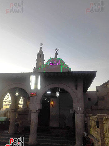 المسجد-يتزين-مع-الاحتفال-السنوى-بالمولد
