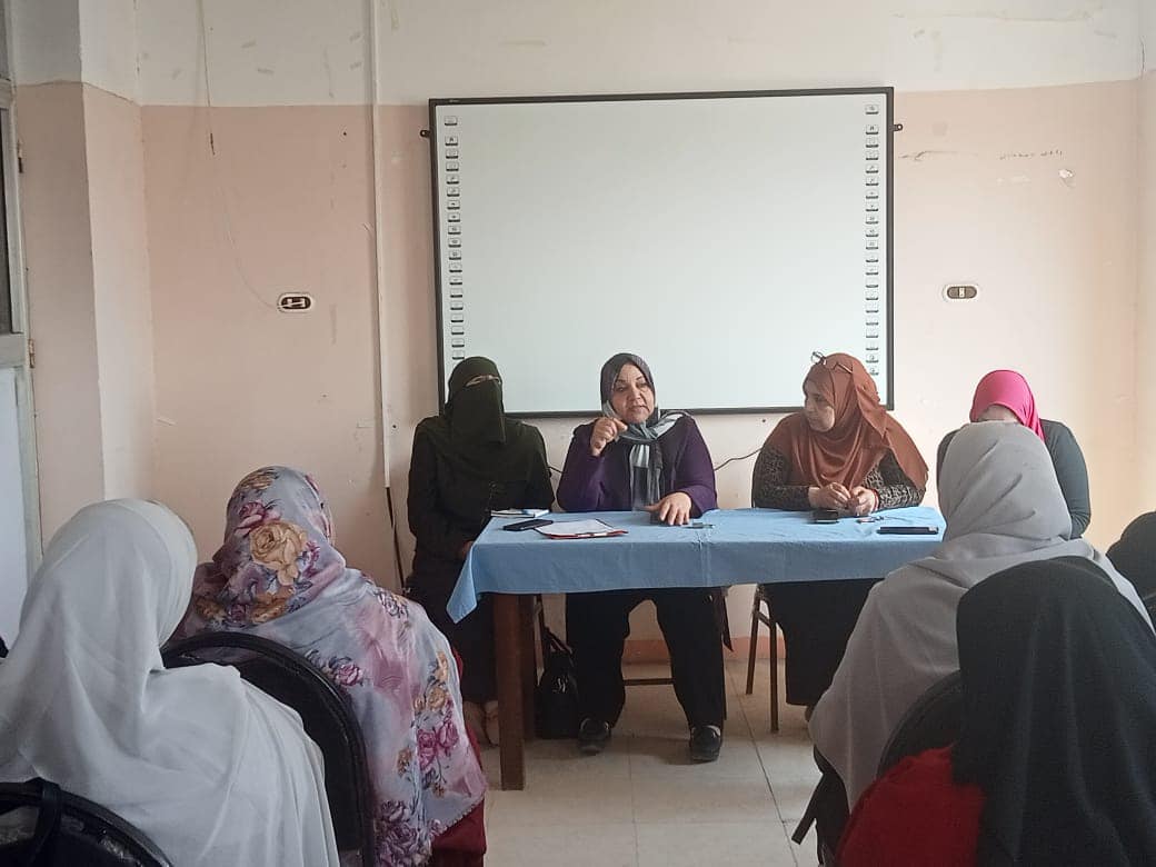 اجتماعا للرائدات تالريفيات بكفر الشيخ لتطبيق المبادرات الرئاسية اجتماعا للرائدات تالريفيات بكفر الشيخ لتطبيق المبادرات الرئاسية