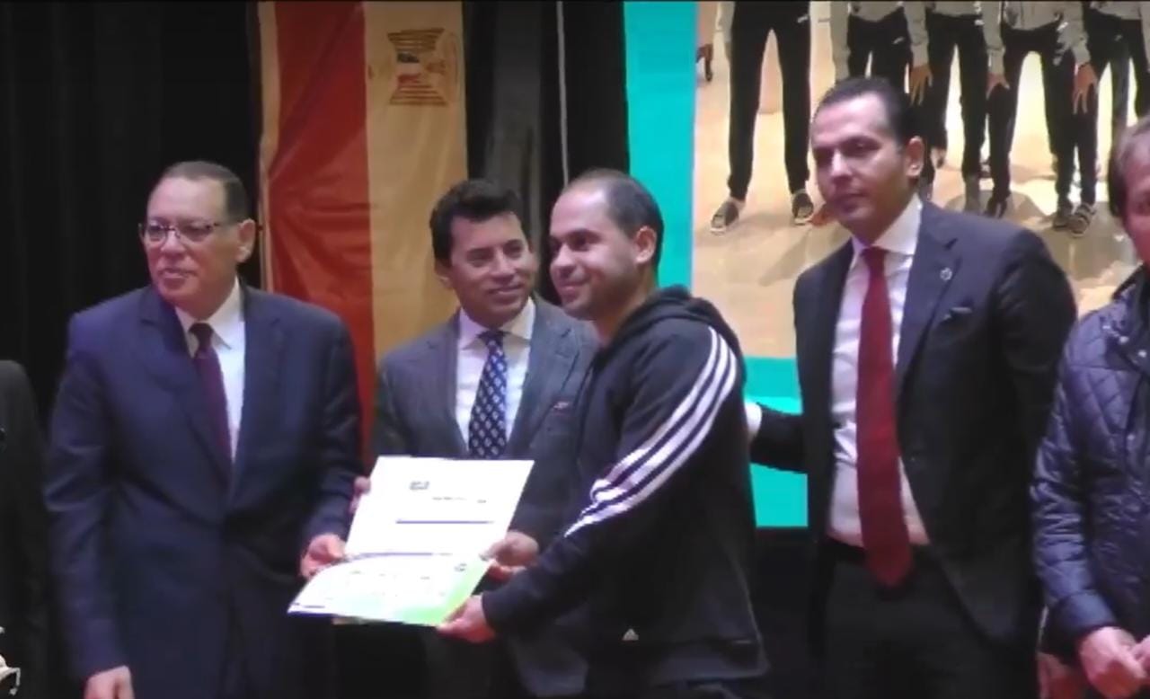 وزير الشباب يكرم فريق الهوكي الشرقية (3)